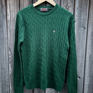 Morris kabelstickad tröja - Snygg mörkgrön kabelstickad tröja från Morris i 100% merinoull | Storlek S | Mycket bra skick | 