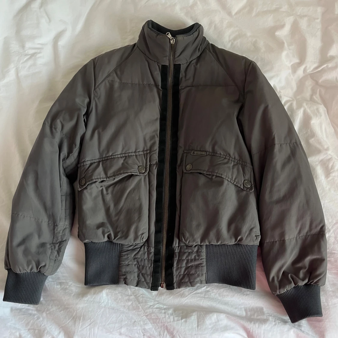 Grå bomberjacka från Dolce & Gabbana