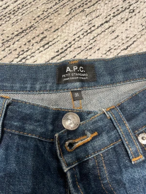 A.P.C selvedge jeans - Tja säljer nu ett par selvedge jeans från A.P.C i storlek W31 för endast 699kr! Pris är ej hugget i sten, hör av er i dm vid funderingar 🙌