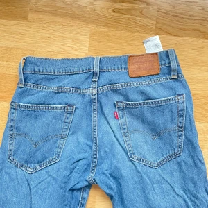 Levis jeans 502 - Blåa Levis jeans i modellen 502. Inga defekter. I storlek W29 L32. Köpta för ca 1100!!🥰