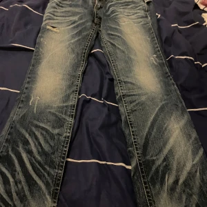  jeans - Använt 1 gång, snygga fickor 