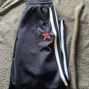 Arigato byxor  - Arigato byxor i storlek s men är stor/baggy i storlek. Pris är ej hugget i stenen. 