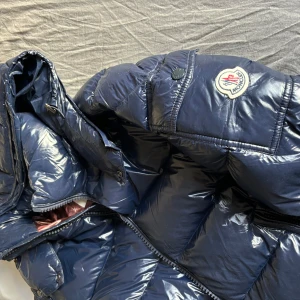 Moncler maya - Moncler maya Färg NAVY Storlek M