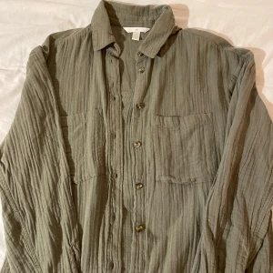 Oliv-grön skjorta - Oanvänd, bra skick, oversized