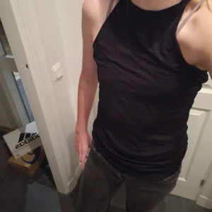 Linne med spets - Använd få gånger, nästan som ny.