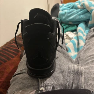 Jordan 4 black cats - Den är i bra skick priset kan diskuteras genom snabbt affär 