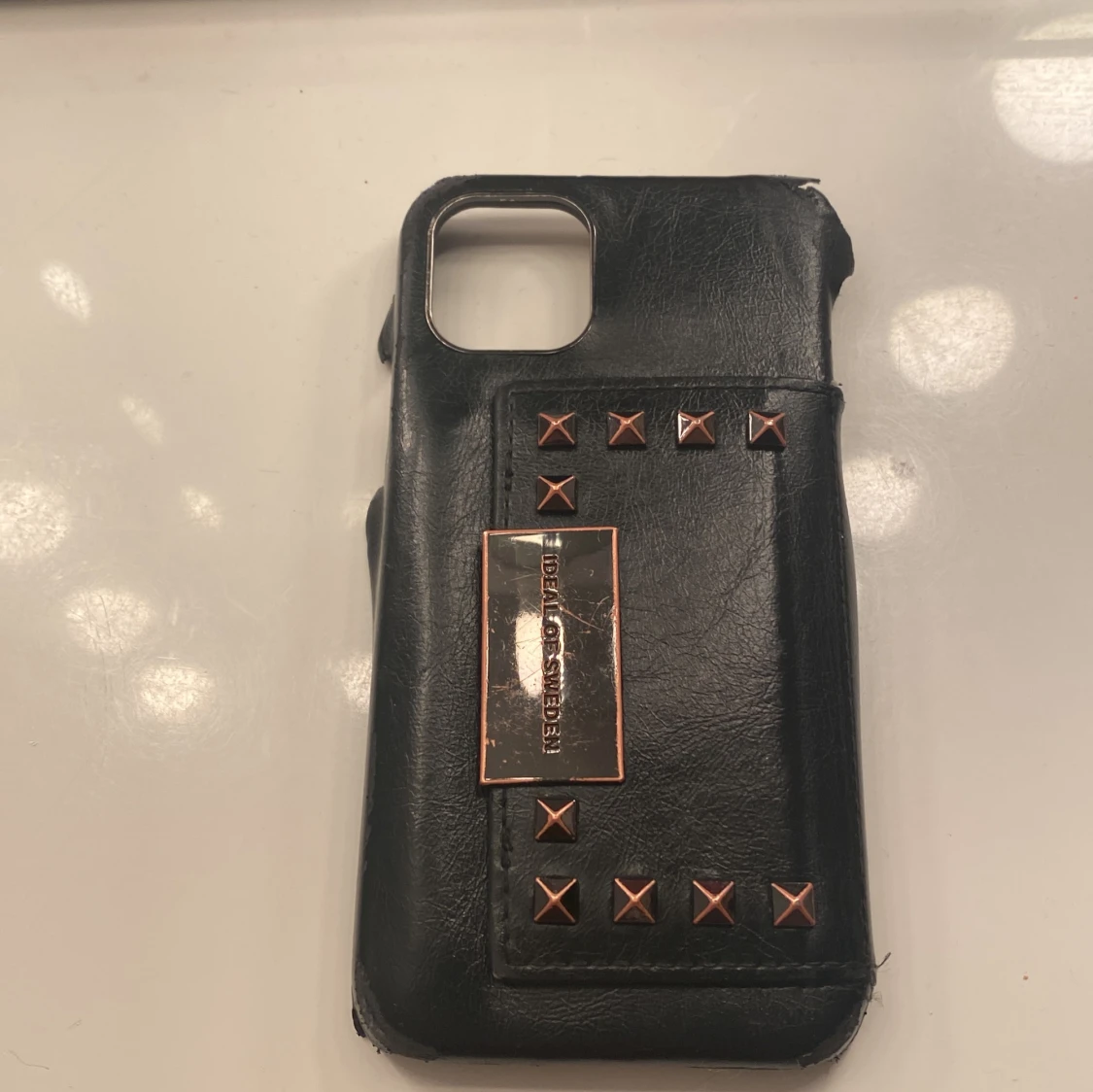 Svart mobilskal från Ideal of Sweden