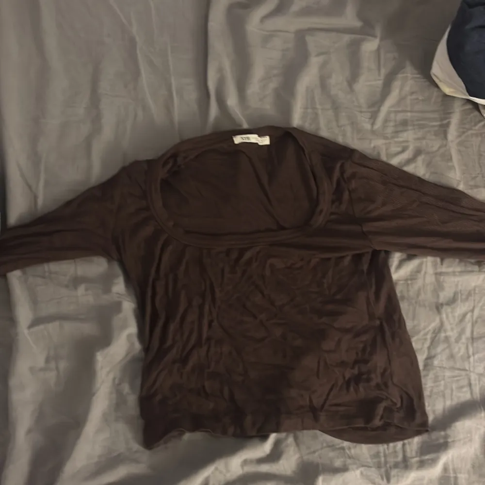 Har haft i gaderoebn använt sne max 3 gånger men ja tror nån annan kan få den. Den är strsii och tahgt . Paidat.