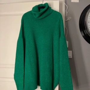 Stickad polo klänning  - Bra skick, använd få gånger.