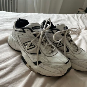 New Balance 360 - Vita New Balance sneakers i bra skick.   Säljer dessa använda New Balance 360 skor. Dem behöver fräschas upp så blir dem fina bara!