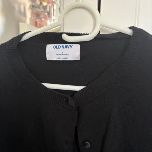 Kofta❤️ - Säljer denna super fina kofta från Old Navy som matchar till allt!❤️
