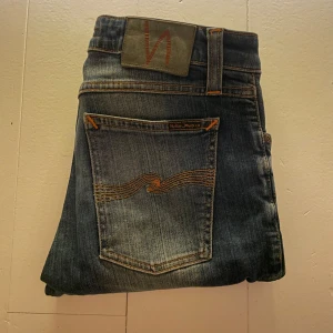Nudie jeans - Säljer nu dessa sjukt feta nudie jeansen. Skick 9/10 nyskick. Slim fit. W29 men passar W30!
