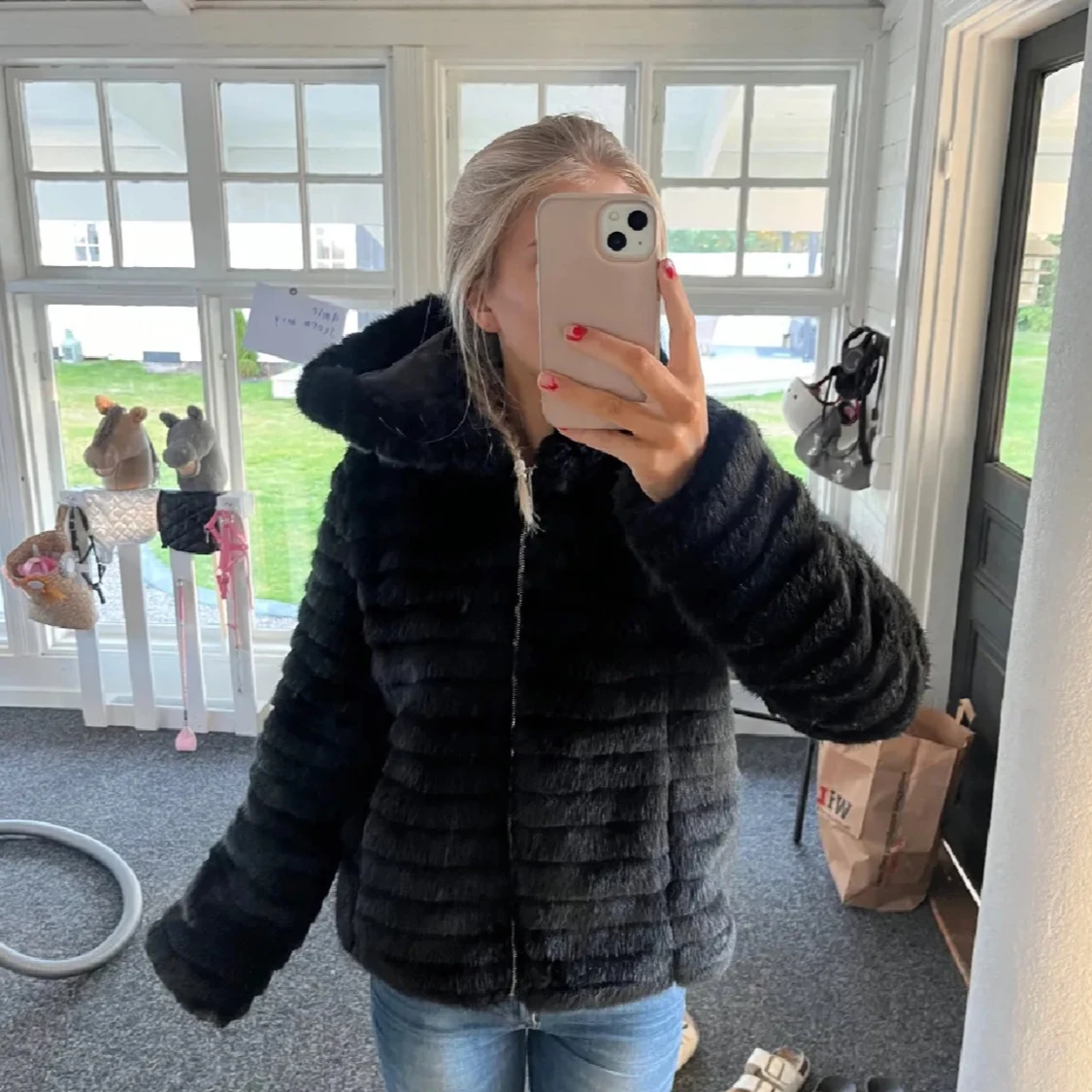 Svart pälsjacka med dragkedja - 91