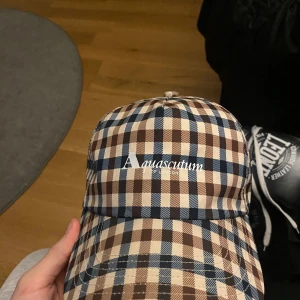Aquascutum keps  - Bara använd ett få tal gång, mycket fin aquascutum keps som är köpt i England