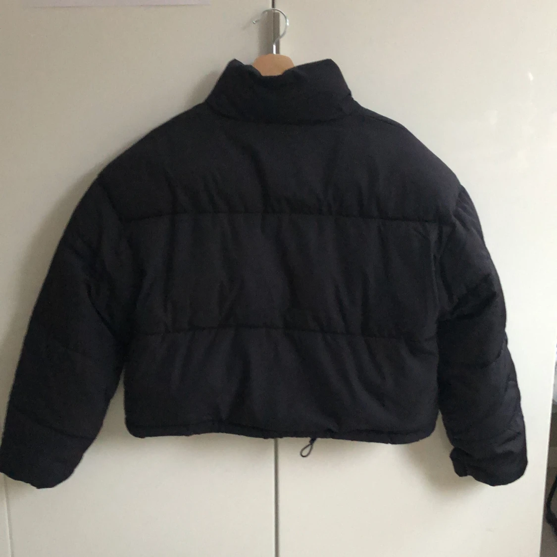 Svart pufferjacka - 90