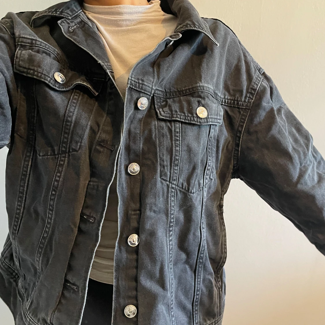 Svart jeansjacka från H&M - 91