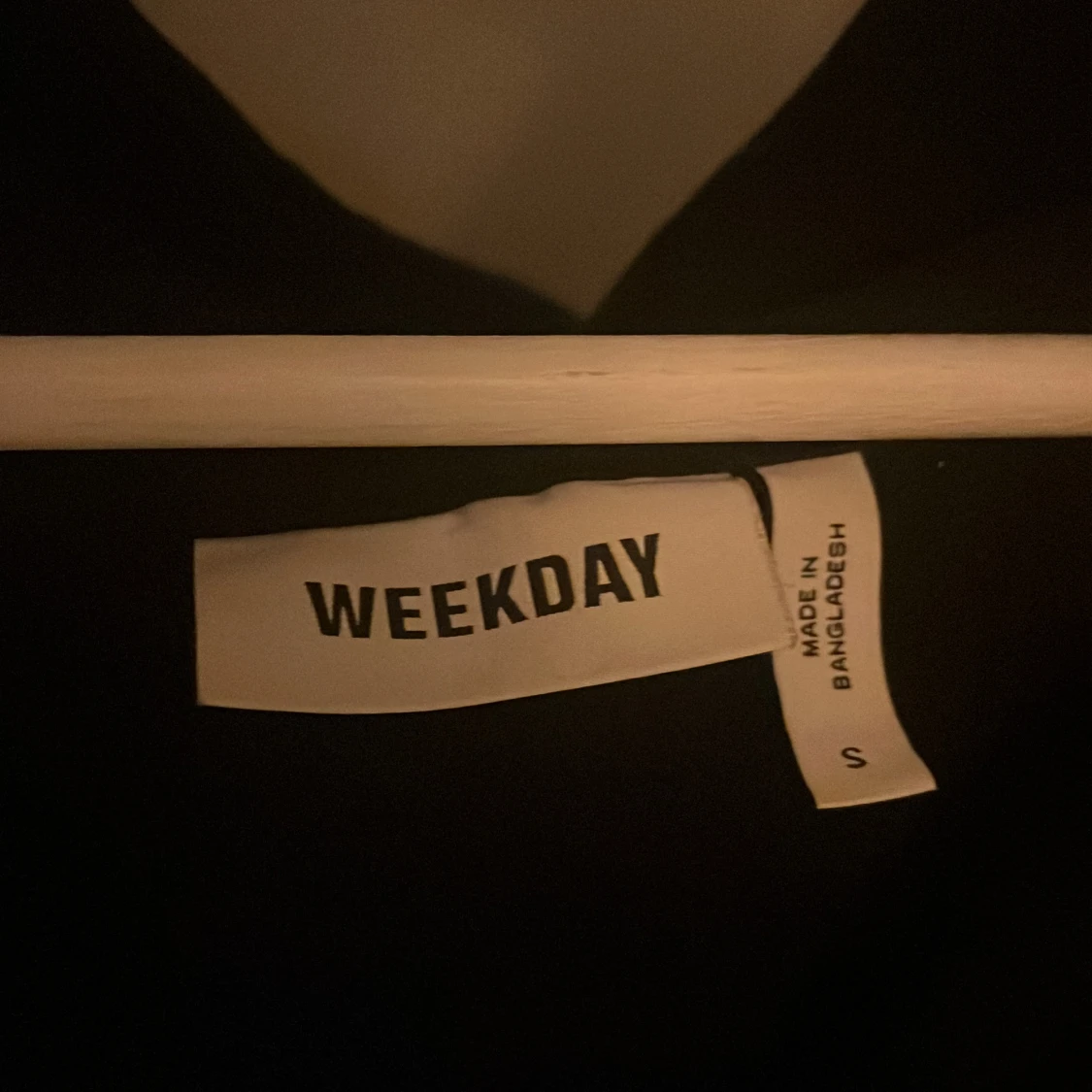 Svart hoodie från Weekday - 90