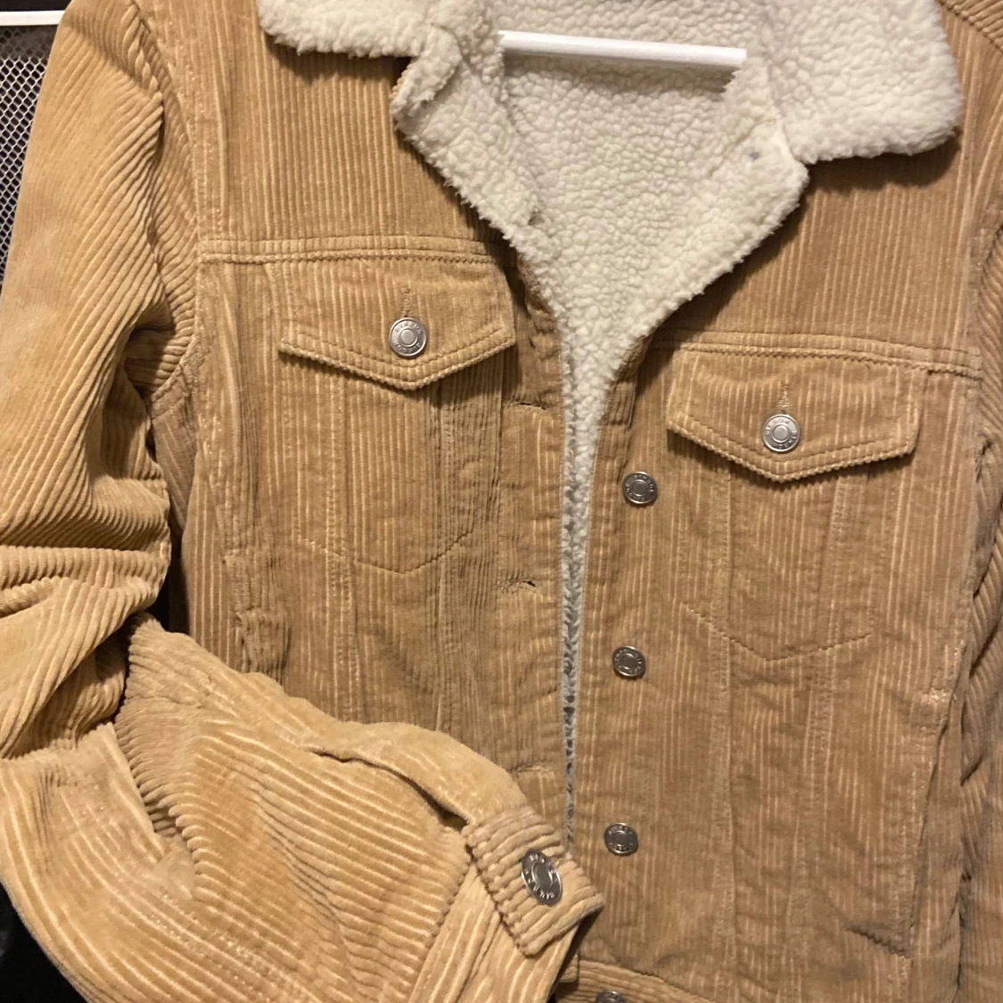 Beige manchesterjacka från Bik Bok - 92