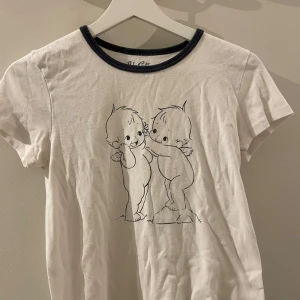 Brandy Melville t shirt  - Använd fåtal ggr one size.