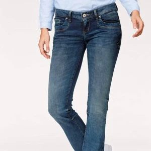 Blåa LTB jeans❤️🥰 - Jättefina jeans i nyskick som inte kommer till användning längre❤️. De är i storlek 24/32.