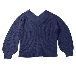 Mörkblå stickad tröja  - Säljer denna stickade mörkblå tröjan från JDY då den inte är min stil. Inget synligt slitage. Väldigt mjuk i materialet. Fler bilder eller frågor? Skicka dm