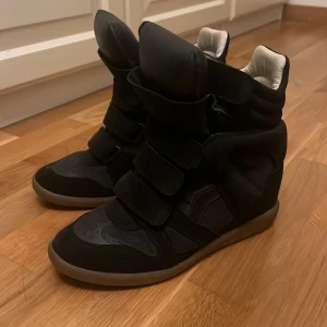 Isabel marant skor i nyskick  - ISABEL MARANT skor i nyskick köpta för 8000kr så snygga å trendiga 