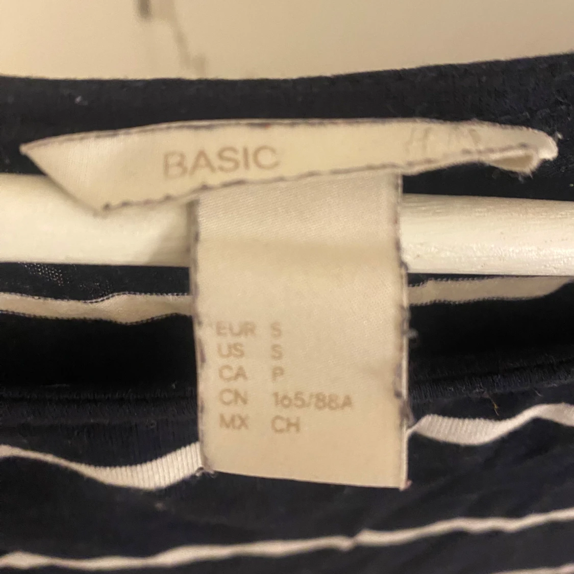 Randig långärmad topp från Basic HM - 90