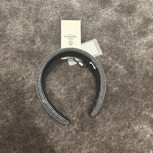 Trendigt diafem  - Ett helt nytt diadem från Beck Söndergaard 💕Nypris 350 kr 