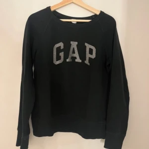 Svart gap tröja - Svart gap tröja i storlek XS