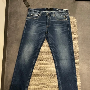 Replay jeans  - Snygga blå jeans från Replay, modell Grover. Helt nya jeans! 31/34