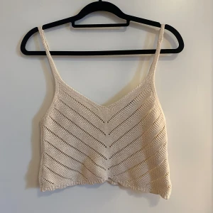 Virkat linne - Kort virkat linne från stradivarius💗storlek m, mkt fint skick 