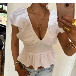 Volang topp - Säljer denna fina topp då den inte passade mig💗 Lånade bilder 