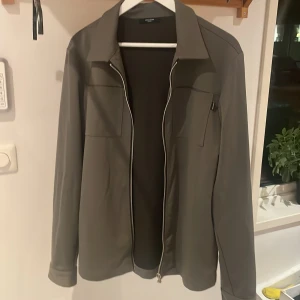 Jack N Jones kofta  - Storlek L, väldigt bra skick 