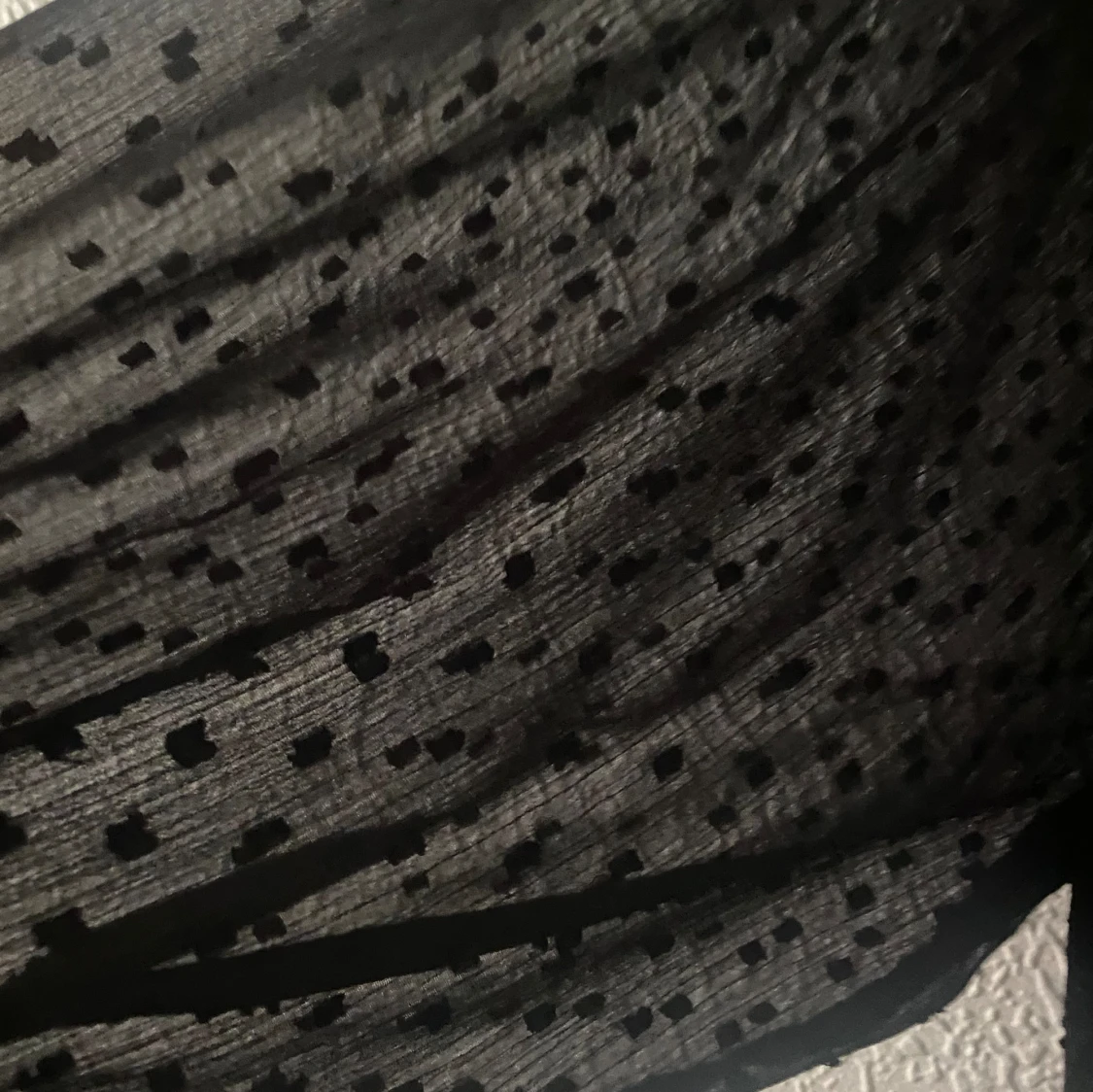 Svart kortklänning med volanger - 92