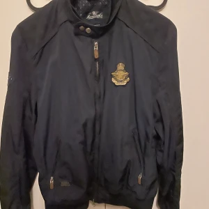 Morris jacka  - Jackan är i bra skick   500kr  Snabb affär kan jag gå ner i pris 
