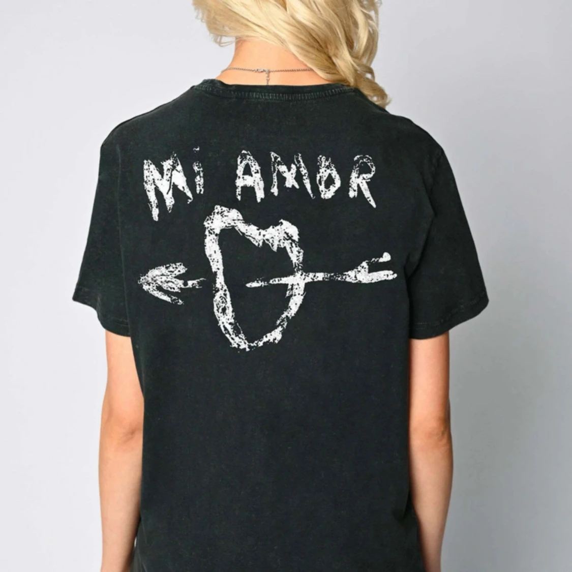 Svart t-shirt med tryck 'Mi Amor'