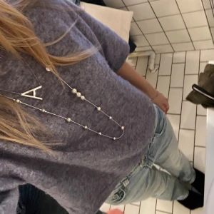 Stickad trekvartsärmad - Supergullig blå stickad tröja från & Other Stories! 🩵Bra skick och endast använd ett fåtal gånger. Kontakta vid frågor! 💞