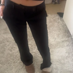 Kostymbyxor  - Säljer mina kostymbyxor från BikBok, därför de ej kommer till använding, super bra skick, knappt använda