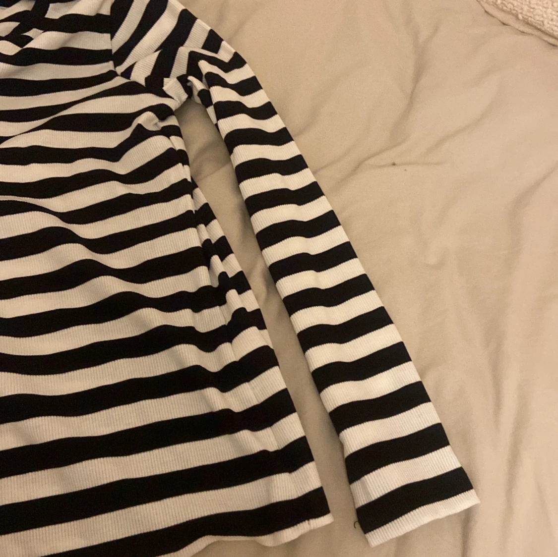 Långärmad svart vit tröja - 90