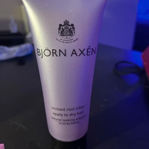 Instant root lifter! - Säljer min oanvända root lifter från Björn Axén! Ger SÅ fin volym, haft en innan men när jag köpte denna har jag bara glömt av den. Men den e så fin!