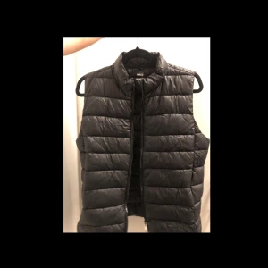 Väst från MNG - Helt ny använd en gång. 