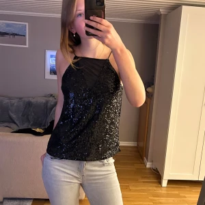 Festlig topp - Bra skick, använd 1 gång💕