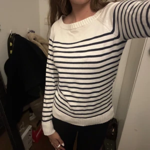 Randig tröja  - Randig tröja köpt i london, nypris 300kr  Nyskick  