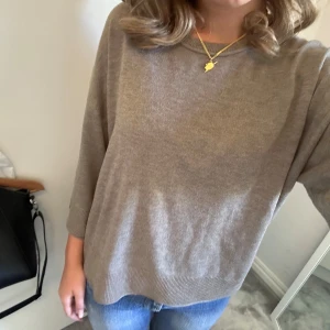 Trekvartsärmad stickad❤️‍🔥❤️‍🔥 - Stickad Trekvartsärmad tröja i beige/brun💖💖 Fårn inwear storlek s❤️‍🔥