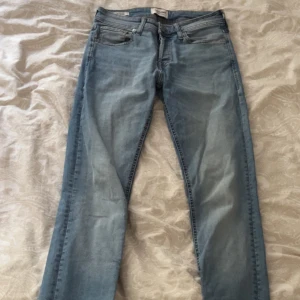 Jack and Jones jeans - 9,5/10 skick | slimfit | sköna jeans i för hösten och skolan | modell Glenn | 
