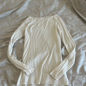 Vit intimissmi tröja - Säljer en créme vit intimissmi tröja i storlek S! Använd en gång 💓