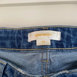 Jeans - ett par jeans jag vuxit ut ur från Gina Tricot, fint skick med fin passform bara att dom blivit för små.  skriv om ni undrar något mer elr har intresse:)