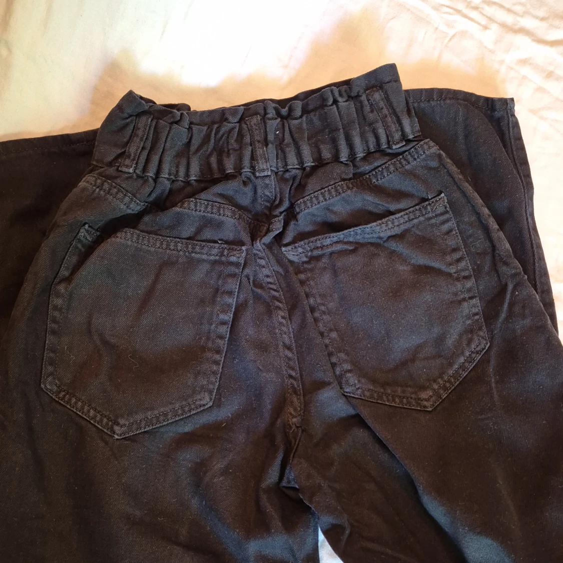 Svarta byxor från Pull&Bear - 90