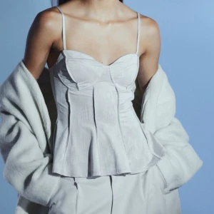 Korsettopp  - Supersnygg korsettopp, säljer då den inte passar mig