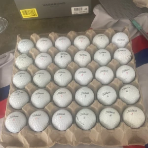Goldbollar - 30 olika Titleist bollar inga prov1